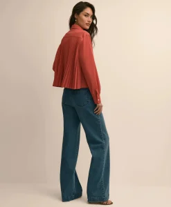 The Cropped Back-Pleat Shirt