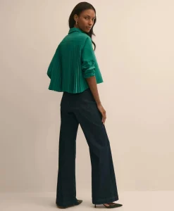 The Cropped Back-Pleat Shirt